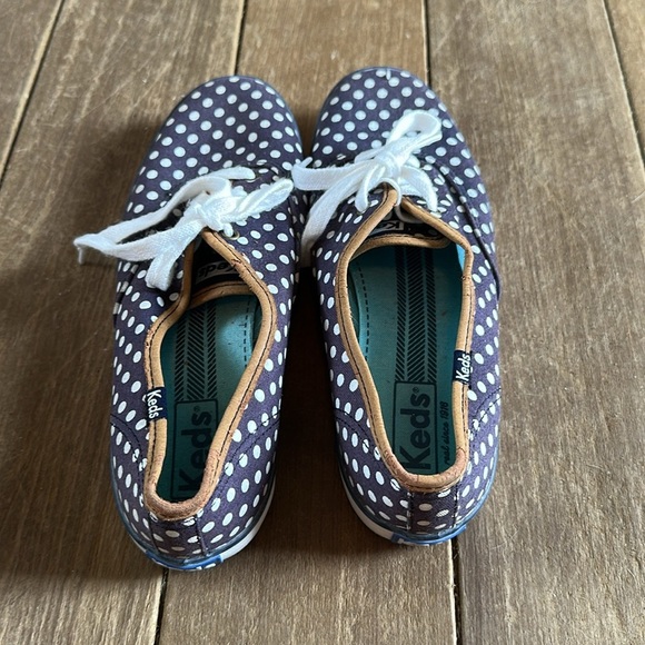 Keds Blue and white polka dot sneakers size 7 women’s - Picture 3 of 5